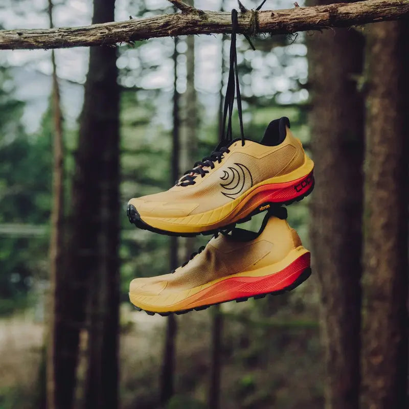 Topo Mountain Racer 4 Mens Trail Running Shoe - Mango/Black